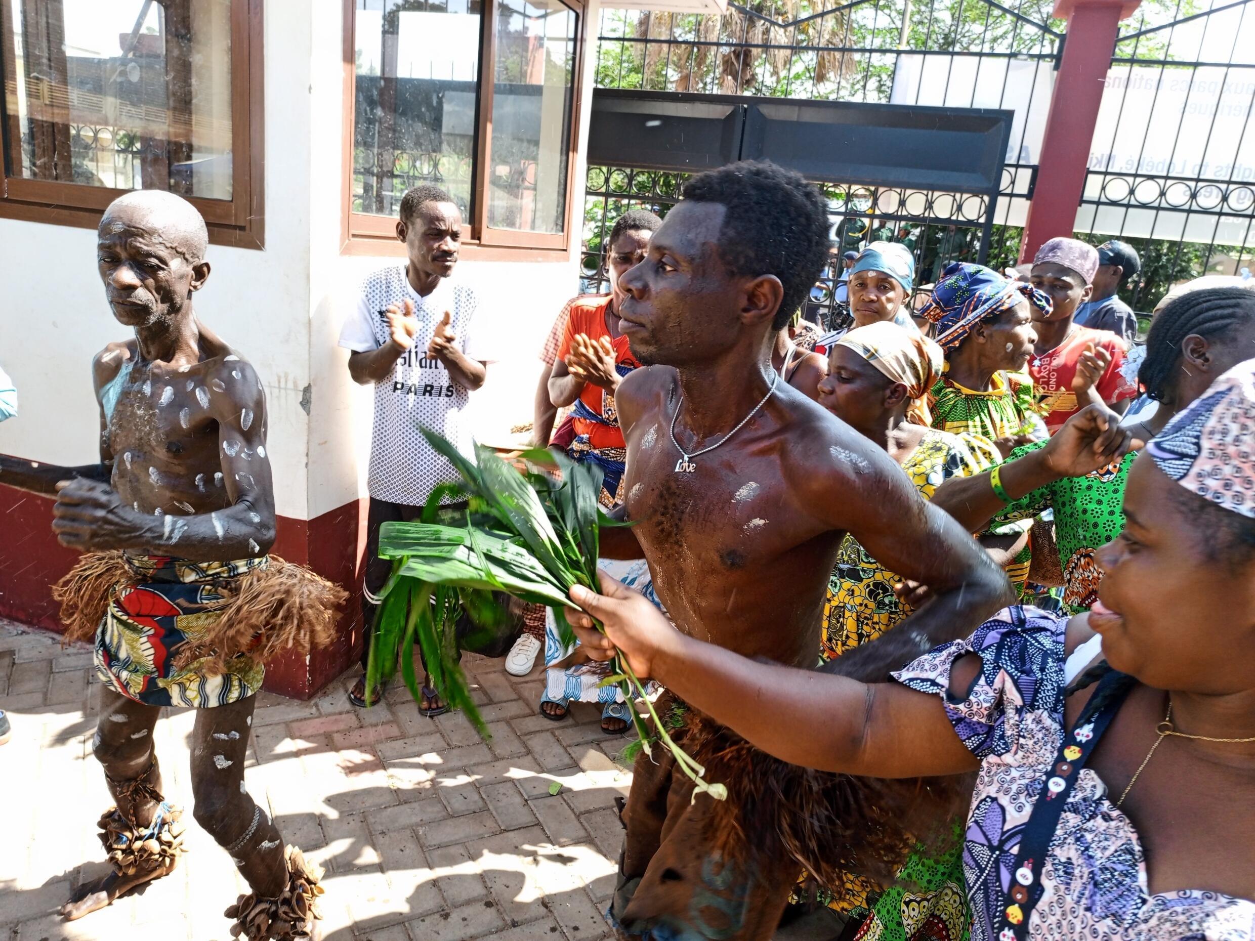 Just Conservation - Cameroon grants indigenous Baka more access to